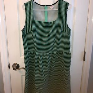 Cute green and black sleeveless flared dress!